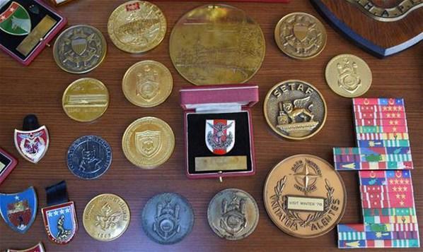 Eski Genelkurmay Başkanının madalyaları bit pazarından çıktı