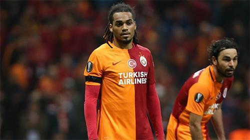 Galatasarayın stoper ısrarı sürüyor