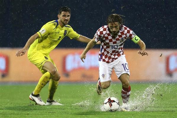 Modric: FIFA, oyuncuları önemsemiyor, askerdeymişiz gibi...