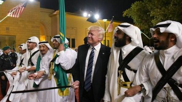 Suudi Arabistandan Trumpa kaftan