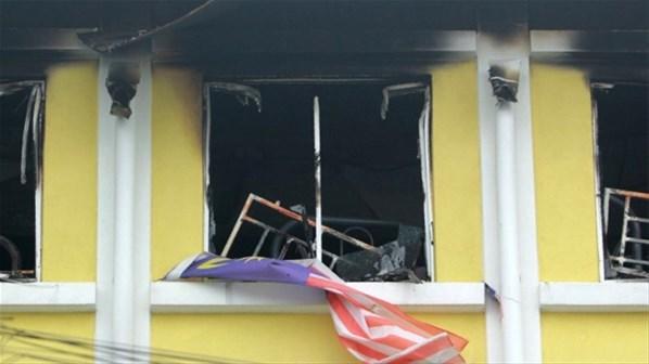 Malezyada okulda yangın: 24 ölü
