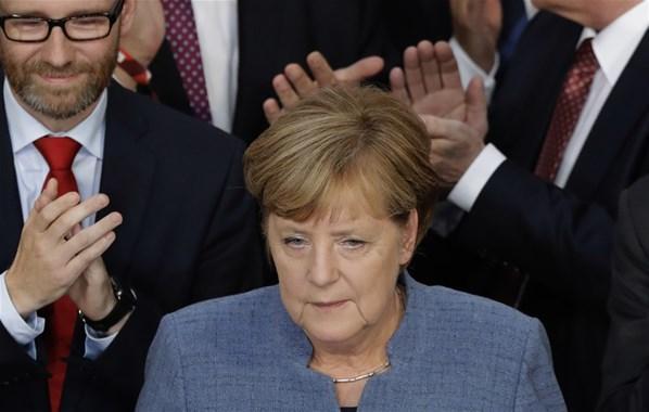 Almanyada Merkel 4. kez galip Ve bir ilk yaşandı...