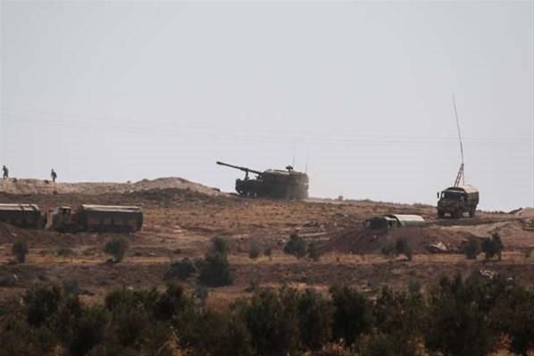 Tanklar, köylülerin alkışları eşliğinde Suriye sınırında