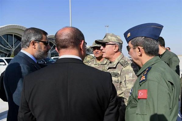 Komutanlar Suriye sınırında