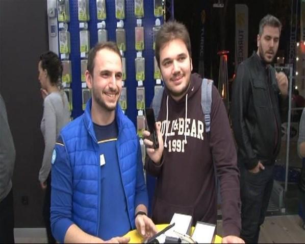 iPhone 8 İstanbulda satışa çıktı İnsanlar kuyruk oldu