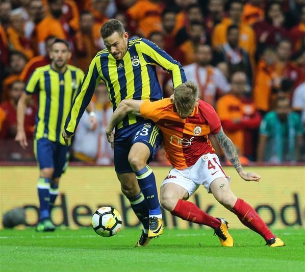 Derbide Cüneyt Çakırdan kritik karar Janssenin golü...