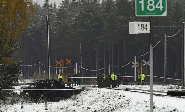 Finlandiyada tren askeri araca çarptı