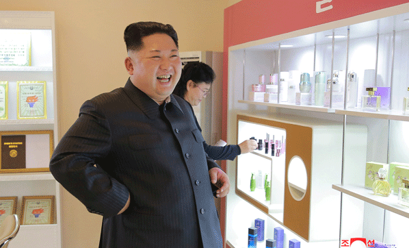 Kim Jong-undan dünyaya eşiyle mesaj