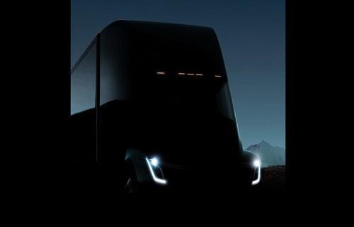 Tesla elektrikli kamyonunun yeni fotoğrafını yayınladı