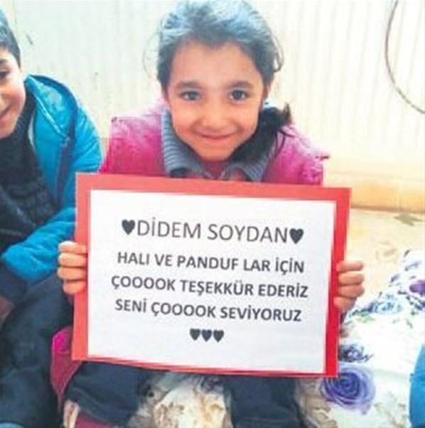 Didem Soydan miniklerin yüzünü güldürdü