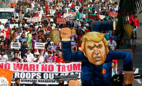 Yüzlerce kişi sokaklarda Trumpı yasaklayın