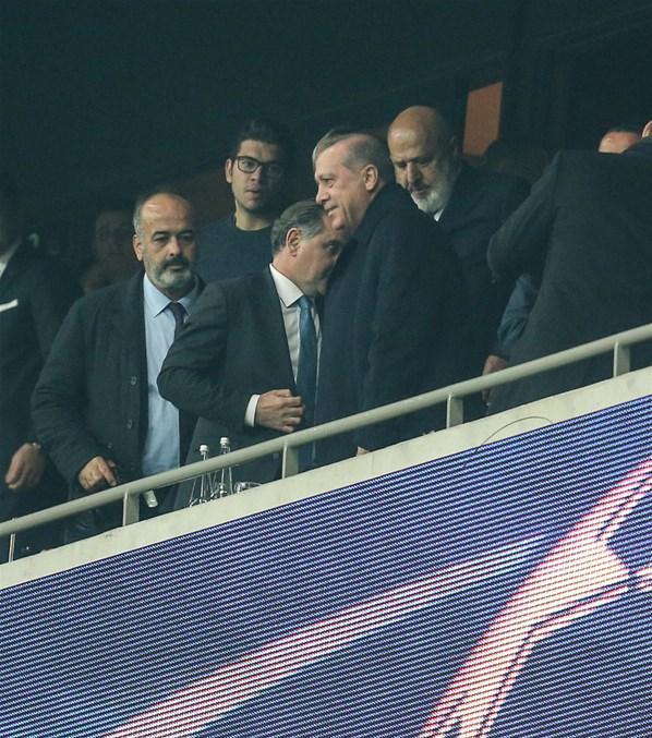Cumhurbaşkanı Erdoğan, Beşiktaş-Porto maçını izledi