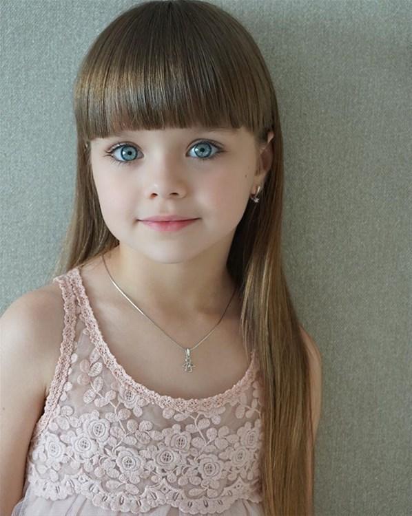 6 yaşında dünyanın en güzel kızı seçildi
