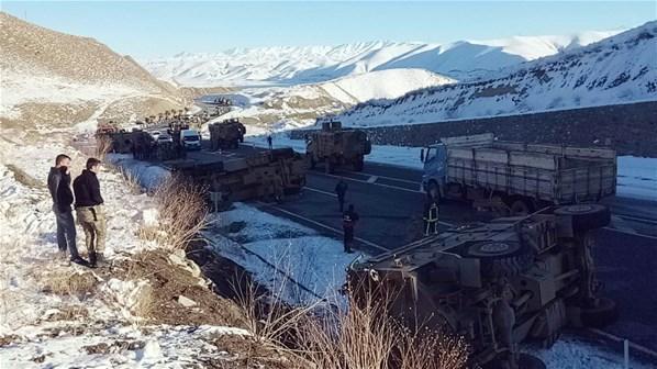 Askeri konvoyda korkunç kaza 15 asker yaralı