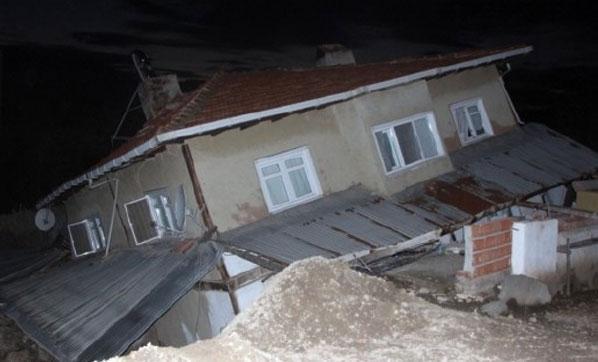 Boluda heyelanda 5 ev hasar gördü