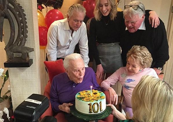 Efsane oyuncu Kirk Douglas 101 yaşında