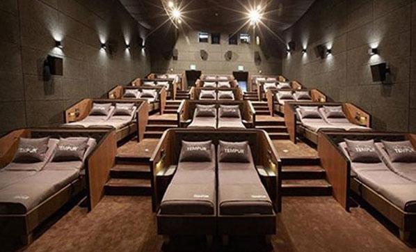 İstanbulda yataklı sinema salonu açıldı