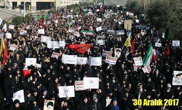 Son dakika... İranda on binlerce rejim yanlısı sokağa çıktı