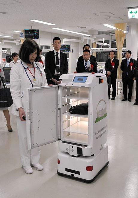 Japonyada bir hastane geceleri robot çalıştıracak