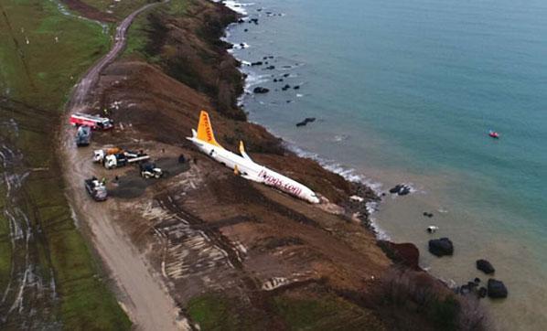Trabzon Havalimanı’na iniş yapan uçak pistten çıktı