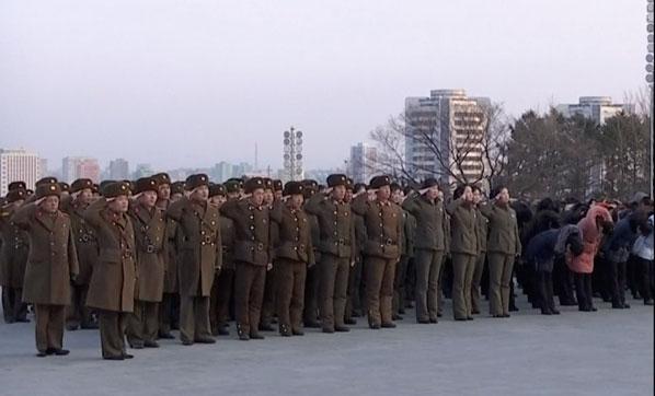 Kuzey Koreden gizemli tören On binlerce insan izledi