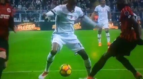 Deniz Çoban: Beşiktaşın penaltısı verilmedi