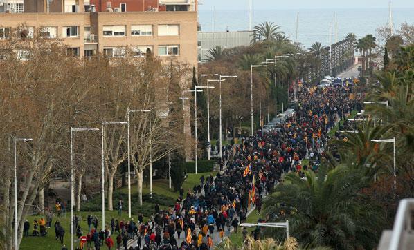 Katalonyada 55 bin kişi sokağa döküldü