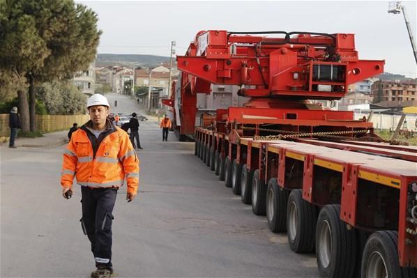 395 tonluk transformatör 280 tekerlekli araçla taşındı