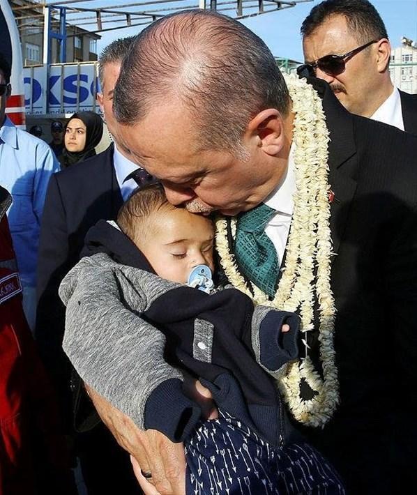Cumhurbaşkanı Erdoğan, Kerim bebekle buluştu