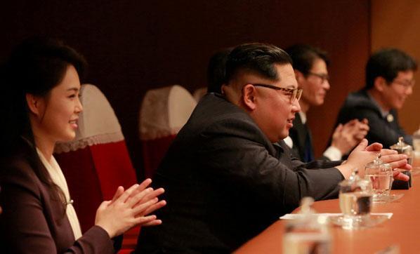 Kim Jong-un şoke etti El çırptı, fotoğraf çektirdi