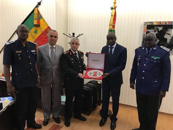 Senegal Cumhurbaşkanını Türk zırhlıları korudu