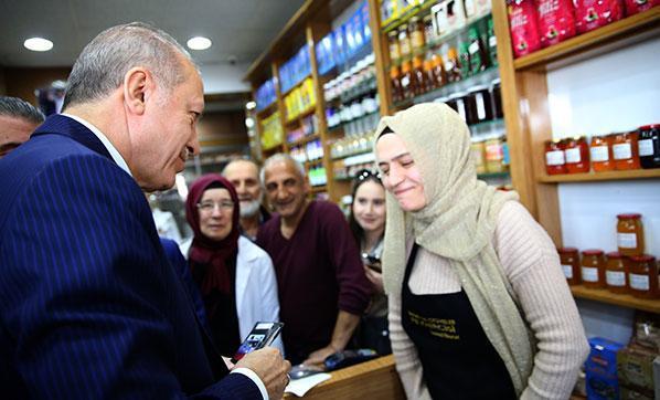 Cumhurbaşkanı Erdoğan şarküteriden alışveriş yaptı