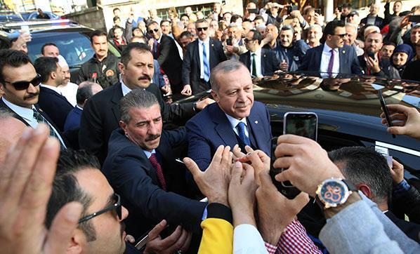 Cumhurbaşkanı Erdoğan şarküteriden alışveriş yaptı