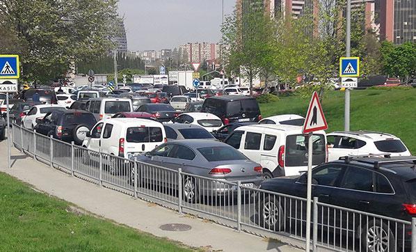 Atatürk Havalimanında trafik alt üst oldu Sürücüleri isyan ettirdi