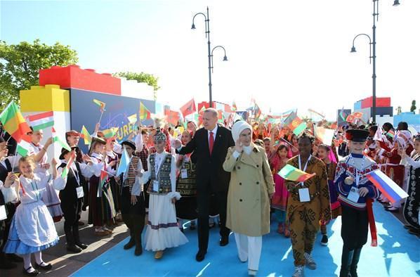 Cumhurbaşkanı Erdoğan, dünya çocuklarını ağırladı