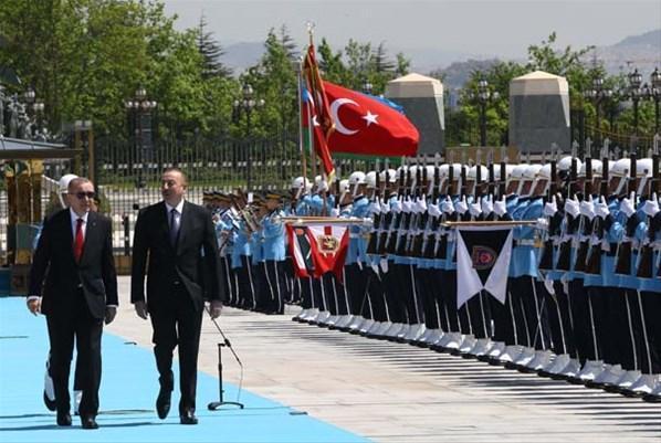 Cumhurbaşkanı Erdoğan, Aliyevi törenle karşıladı
