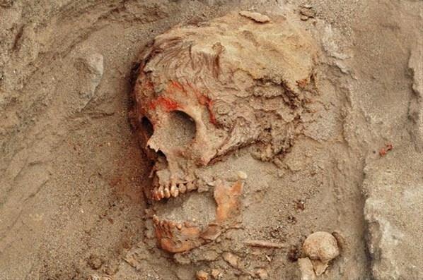 Korkunç 500 yıl önce kurban edilen 140 çocuğun mezarları bulundu