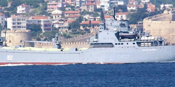 Rus çıkarma gemisi, Çanakkale Boğazından geçti