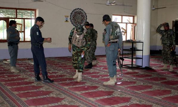 Afganistanda camide patlama Ölü ve yaralılar var