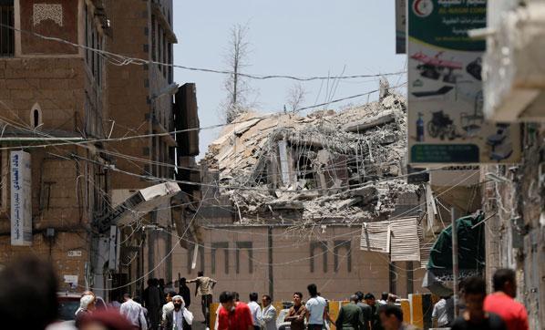 Yemende saraya saldırı İki kez bombaladılar