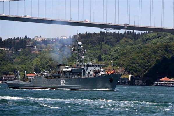 İki Rus askeri gemisi Boğazdan art arda geçti