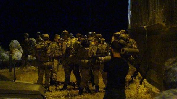PKKnın saldırdığı karakoldaki askerlere vatandaştan destek