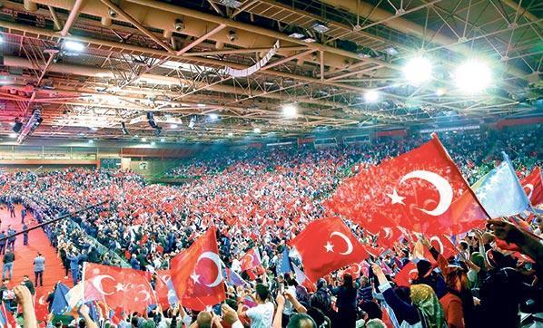 Avrupa’daki Türklere vatandaşlık alın mesajı
