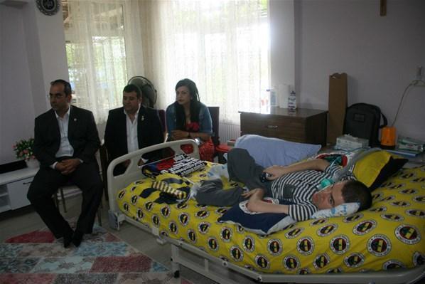 Mosturoğlundan Fenerbahçeli kas hastası taraftara ziyaret