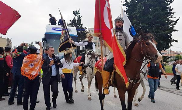 Cumhurbaşkanı Erdoğanı Yörük atlı birlikler karşıladı