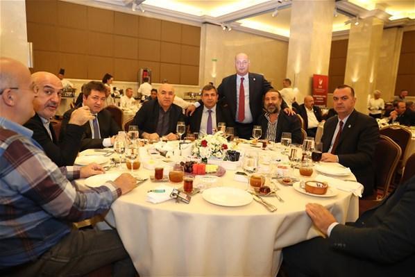 Başkan Demirörenden futbol ailesine iftar yemeği