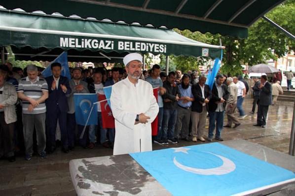 Mahsumun cenazesinde gözyaşlarına boğuldular