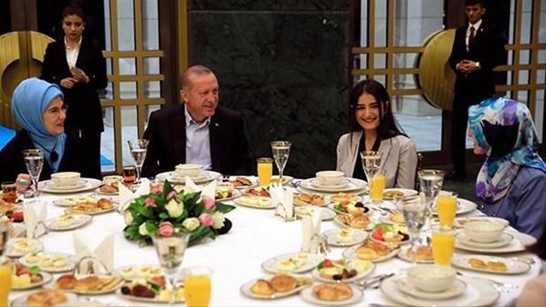 Cumhurbaşkanı Erdoğan Külliyede gençleri ağırladı