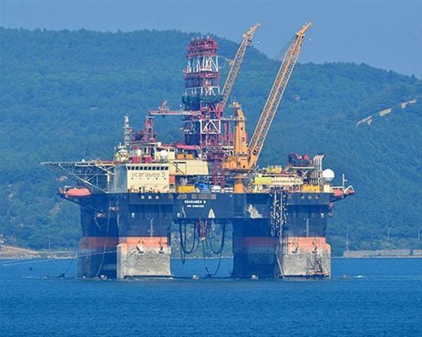 Dev petrol arama platformu Çanakkale Boğazından geçti
