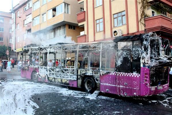 Gaziosmanpaşada halk otobüsü alev alev yandı